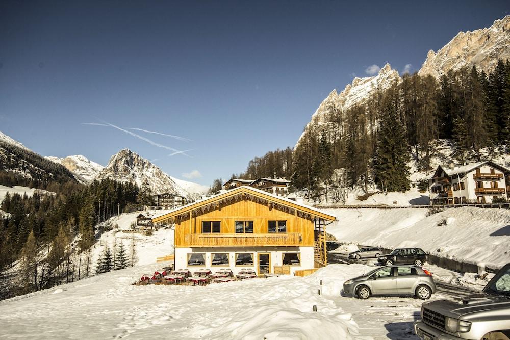Dolomiti Lodge Alvera Cortina d'Ampezzo Exterior photo
