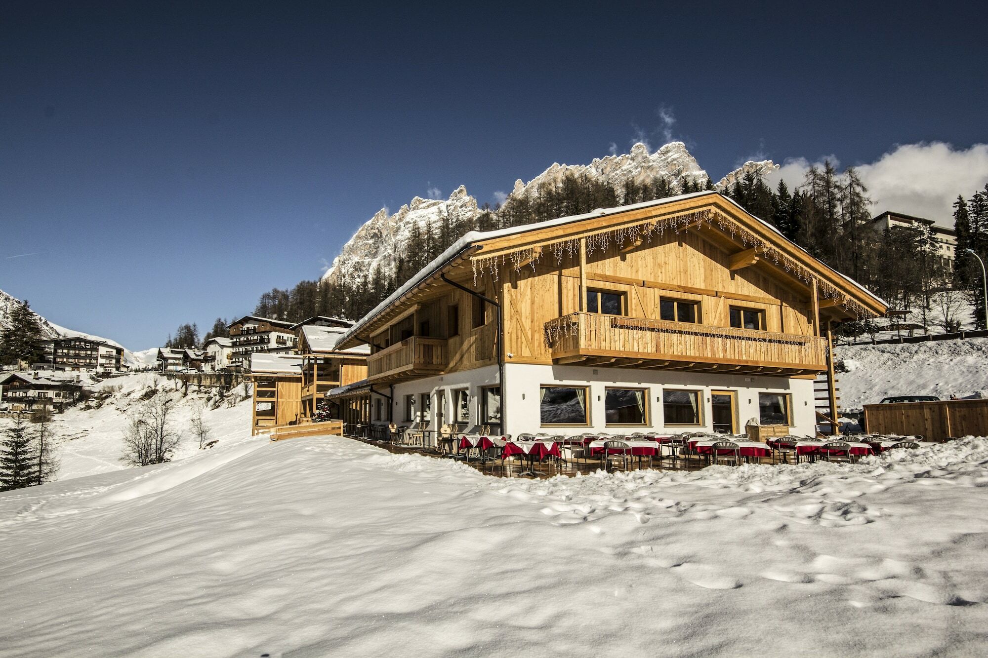 Dolomiti Lodge Alvera Cortina d'Ampezzo Exterior photo
